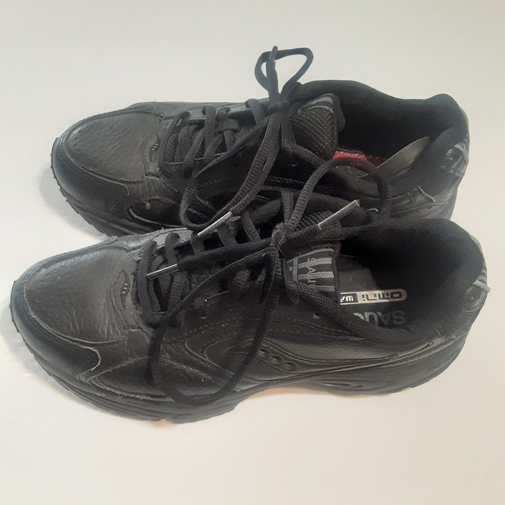 Saucony Women's Grid Omni Walker Shoes in Size 6.5